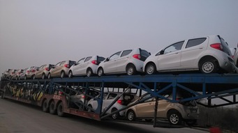 金九銀十寶雅強(qiáng)，單日發(fā)車突破三百輛——汽車銷售市場(chǎng)迎來(lái)旺季高峰